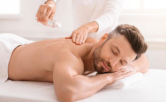 Full-Body-Aromatherapy-Oil-Massage