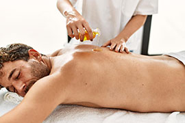 Full-Body-Aromatherapy-Oil-Massage